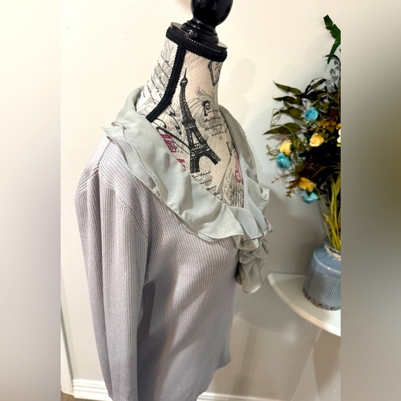 Adrienne Vittadini Studio Light Gray soft Ruffled Neckline luxury Blouse size Lg - Picture 3 of 9